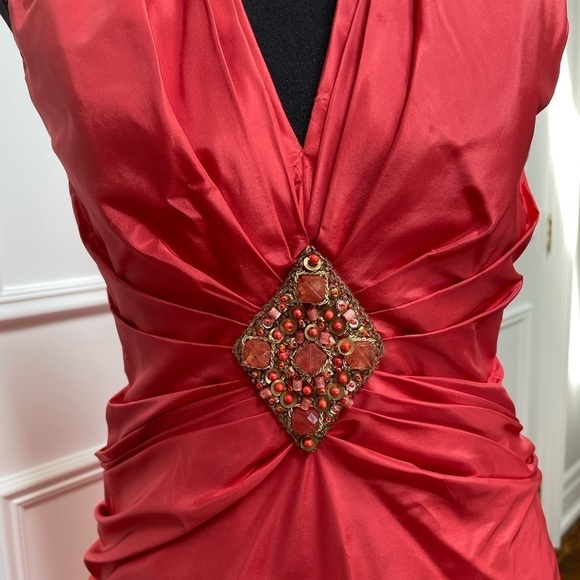 Roland Nivelais Gown - Picture 3 of 8